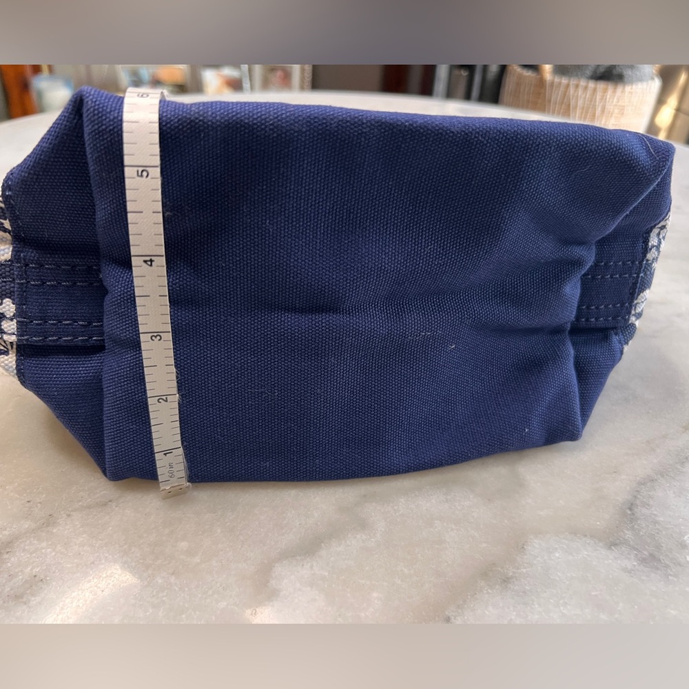 Lands’ End Mini Canvas Tote Bag White and Navy Blue Floral with Zip Close - Picture 6 of 8
